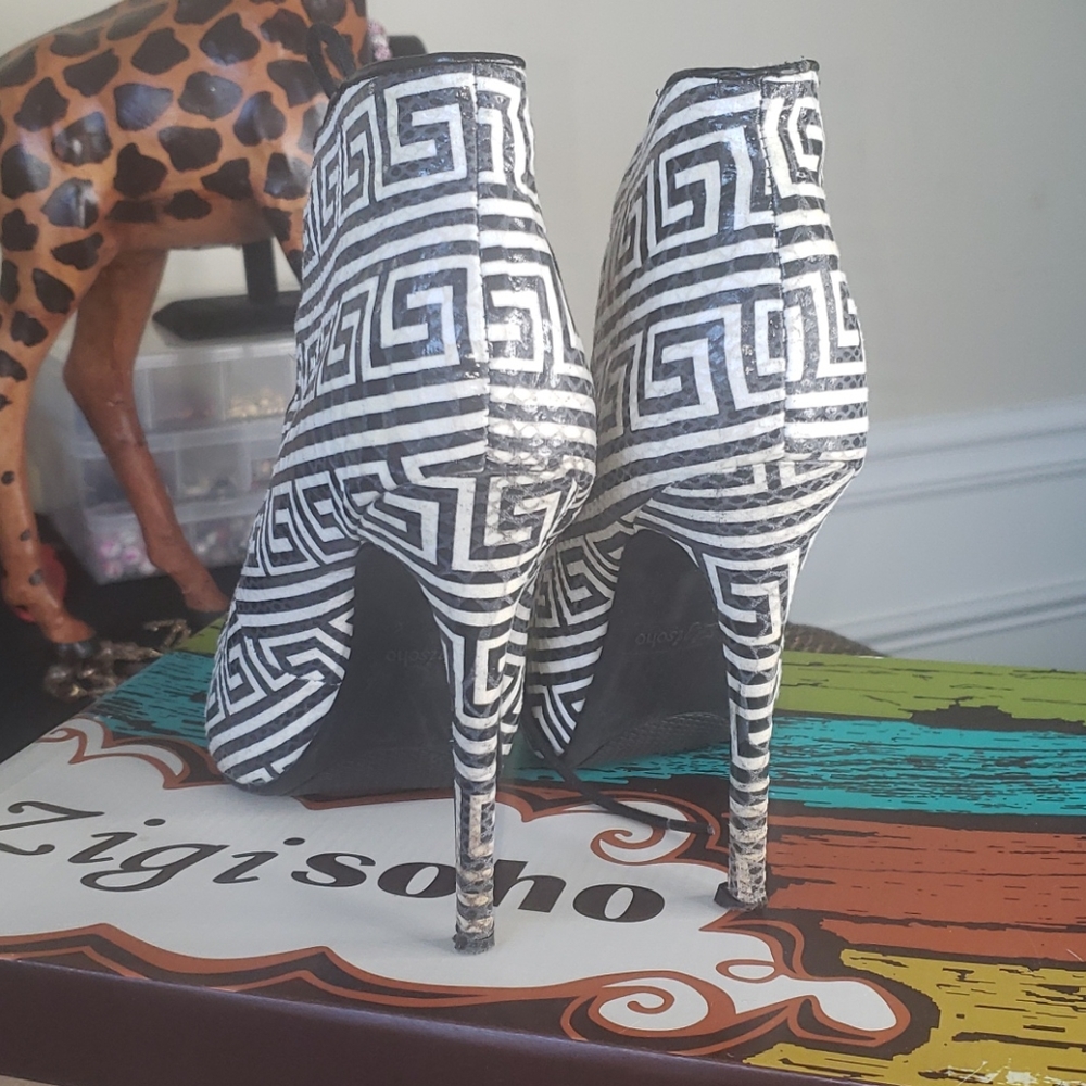 Boots - Picture 3 of 4